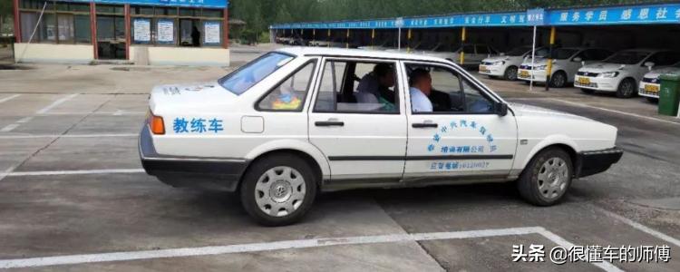 b2科目二倒车入库口诀,科目二考试倒车入库技巧口诀图片