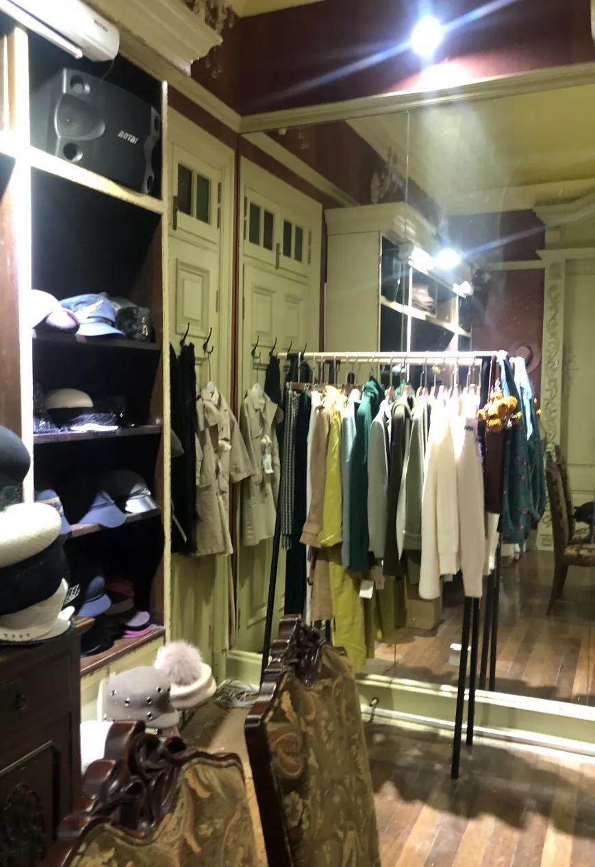 专访|“头大戴不下”怎么办？帽匠设计师Coco跟你聊帽子的学问