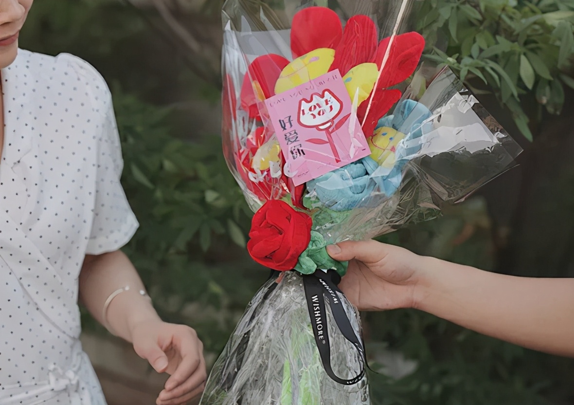 毕业送的礼物最好有纪念价值,毕业礼物送什么寓意好