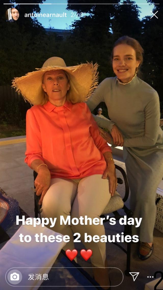 38岁LV太子妃情商高！和准婆婆合照自己素颜当陪衬，老公咋不爱？