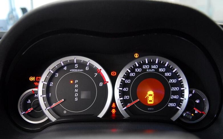 思铂睿2.4加速对比十代雅阁2.0,14年雅阁对比15年思铂睿