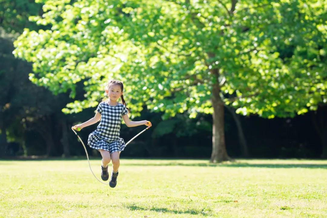 小孩子不喜欢吃肉，营养不良？试试这8招，孩子吃肉香长得好