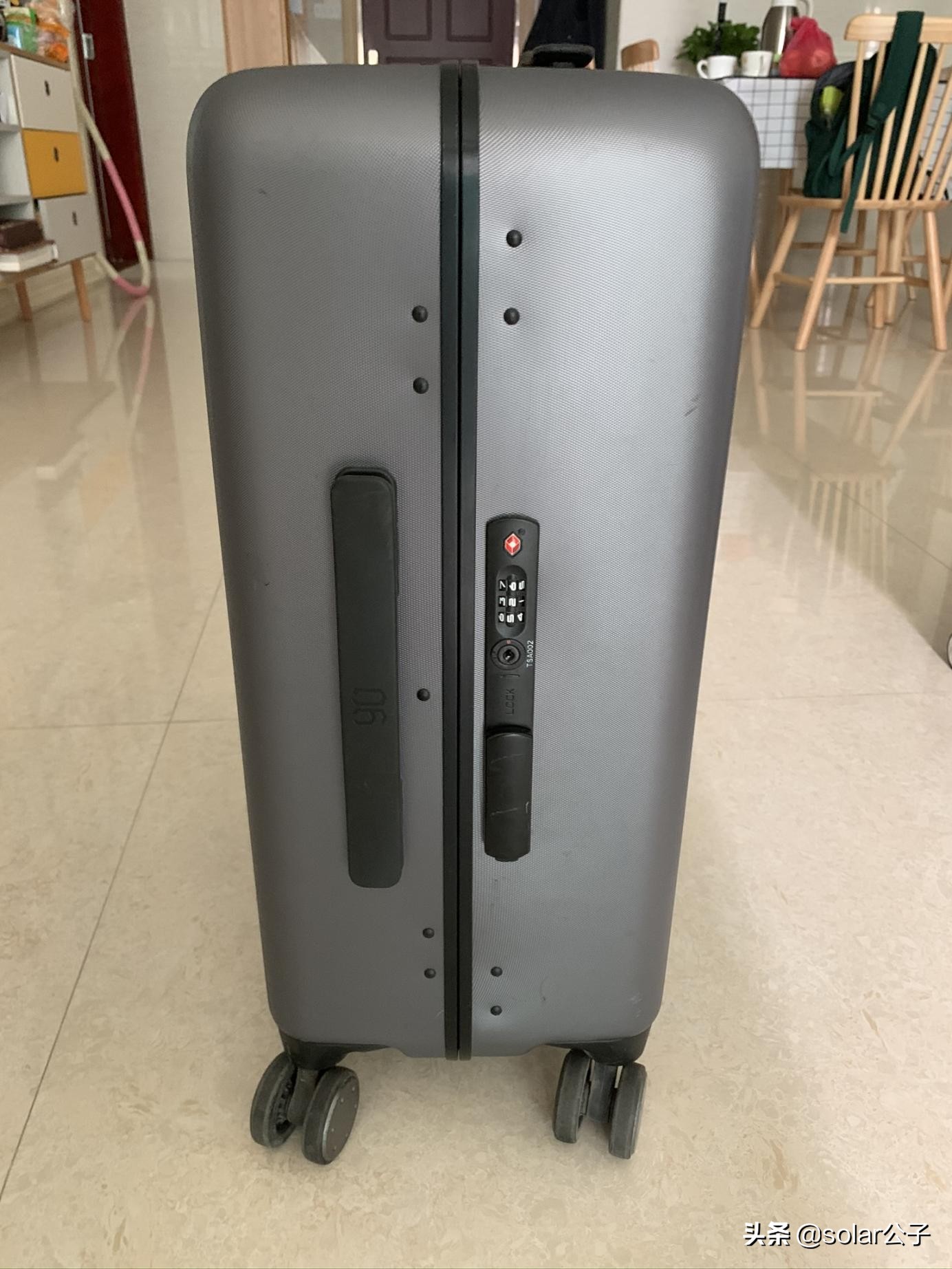 常年出差的人箱子里都有什么——90后大叔“翻箱”