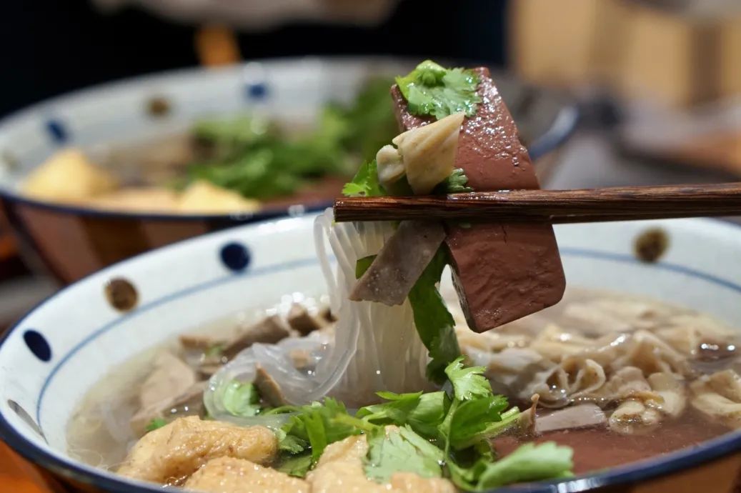 长春出发特价机票四月,长春出发双人旅游套餐含机票团购