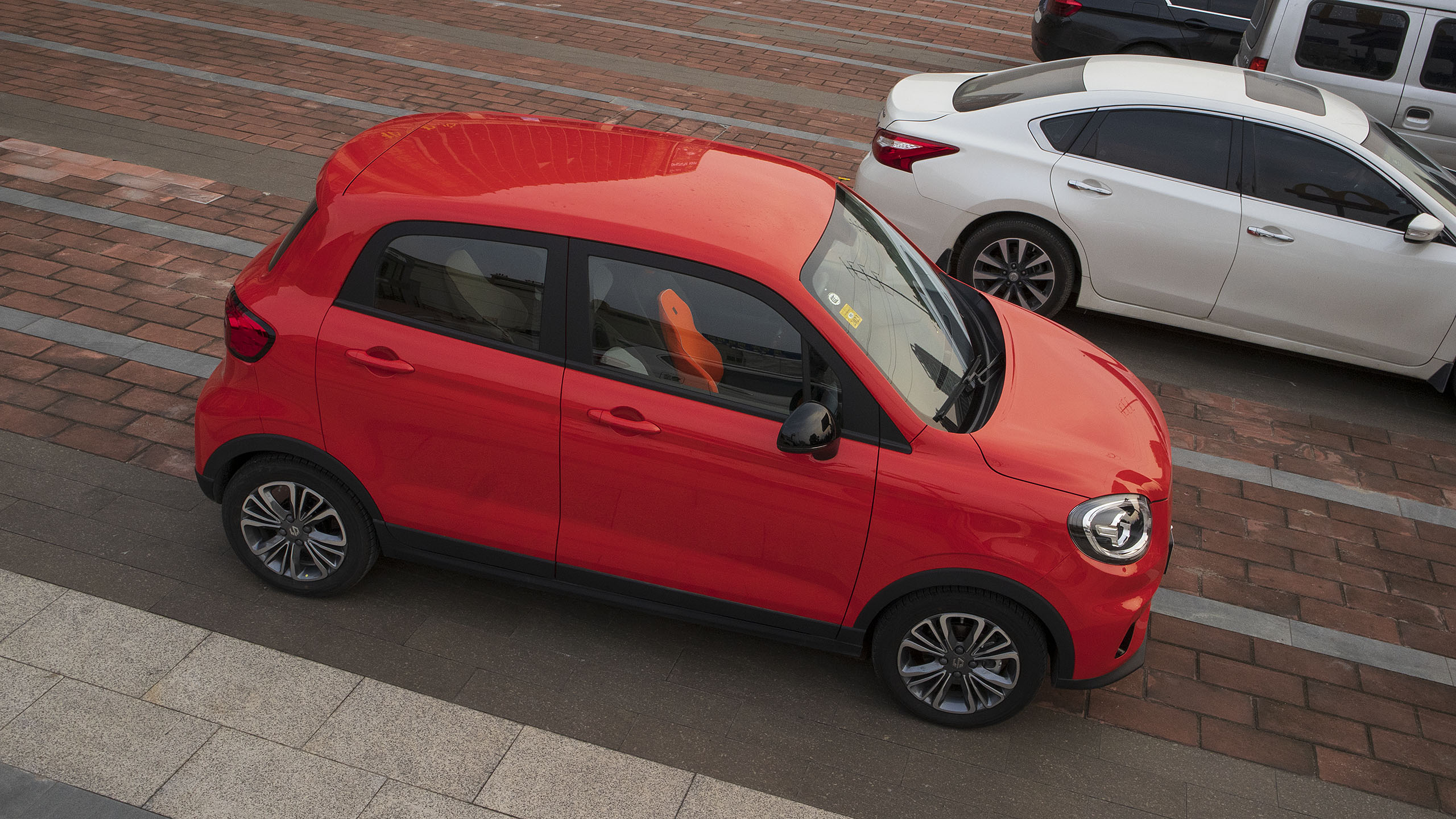 403公里续航,零跑t03310轻享版深度体验