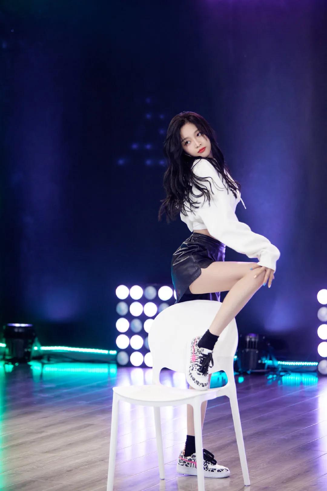 入秋必备的卫衣,入秋必备10款卫衣