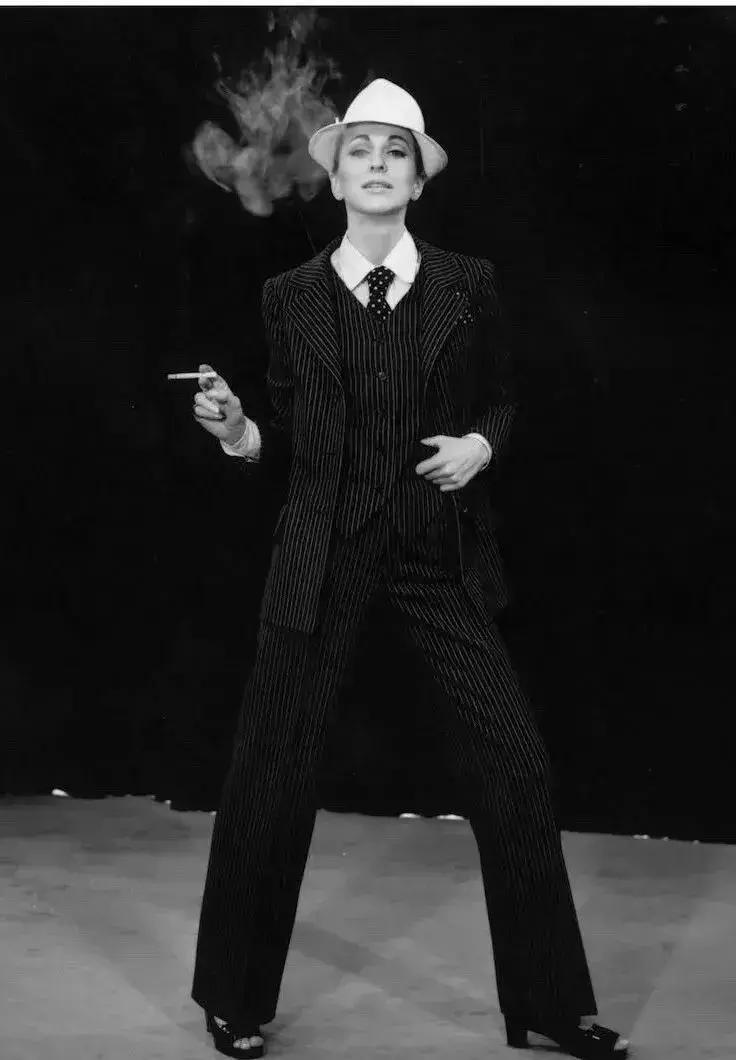 西装领子材质不一样,西装纽扣材质有什么讲究