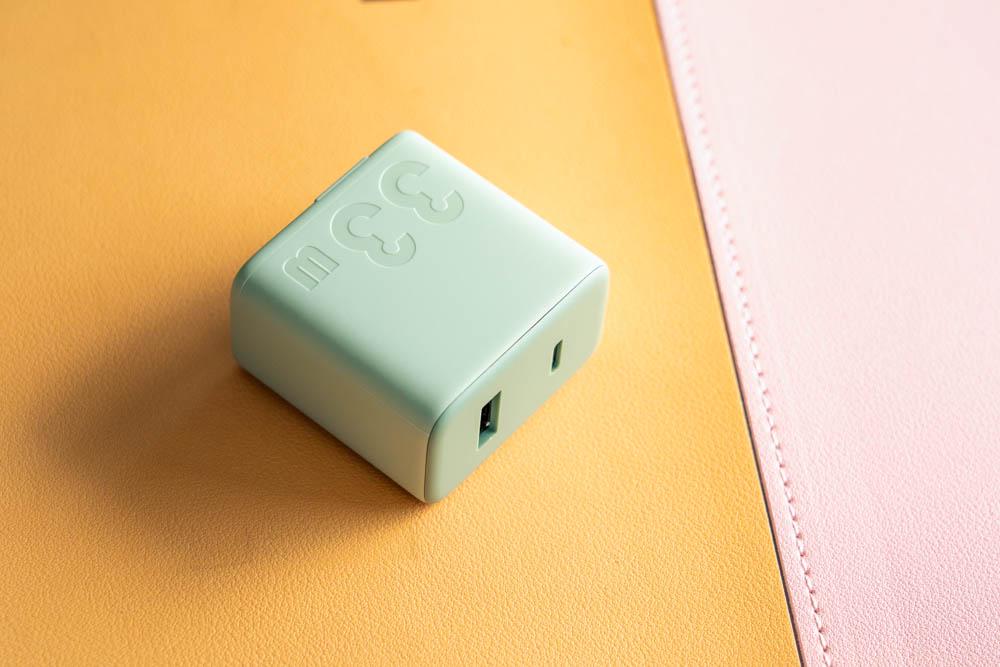 zmi紫米20w大功率无线充电器,紫米30w充电器对比小米30w充电器