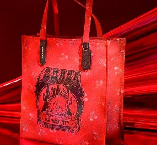 奢侈大牌猪年限量,古驰经典包和蔻驰