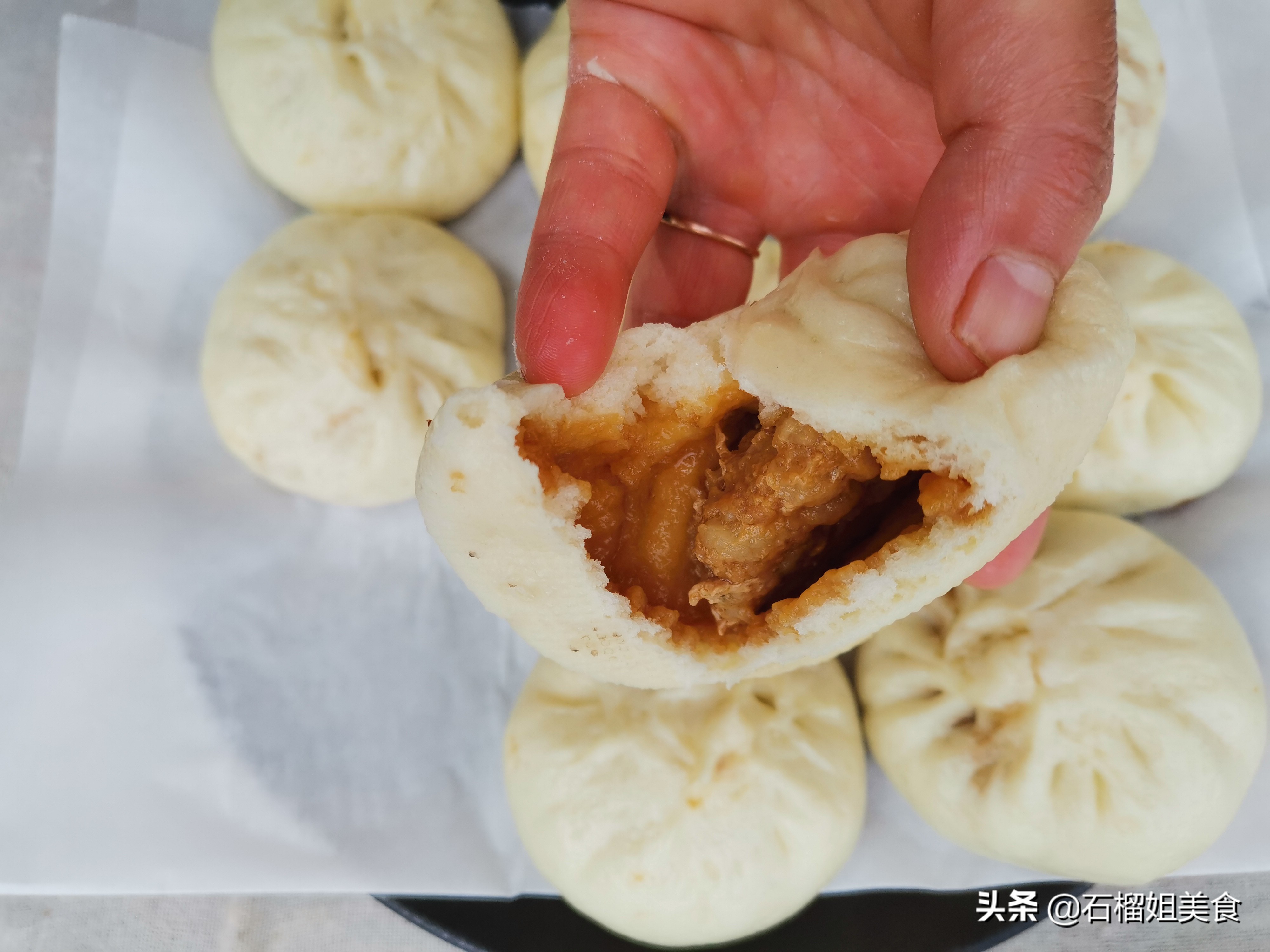 酵母包子怎么做出包子松软光亮,不用酵母怎么发面蒸包子又白又软