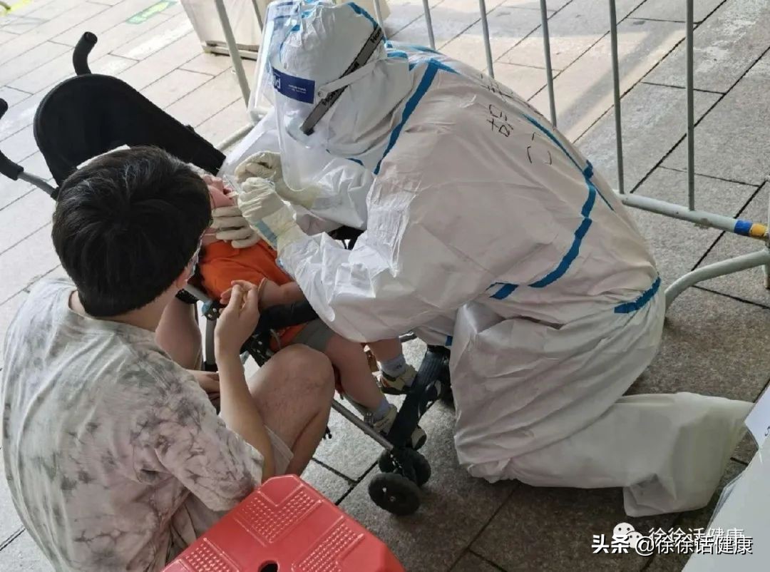 中暑用风油精行吗,喝酒中暑能喝藿香正气吗