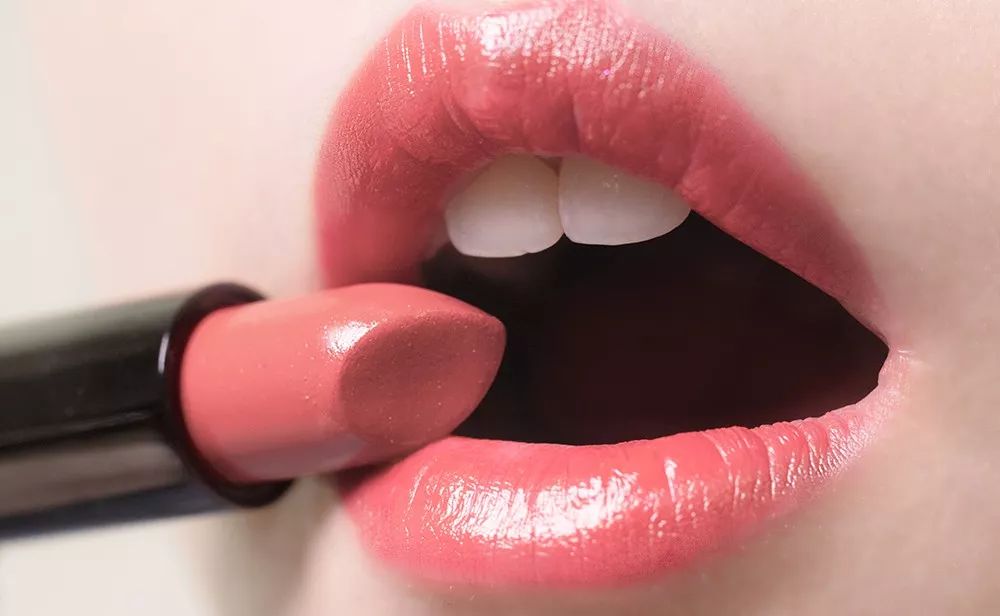 艾诗缇新品闪亮登场拥抱肌肤之美,艾诗缇高光