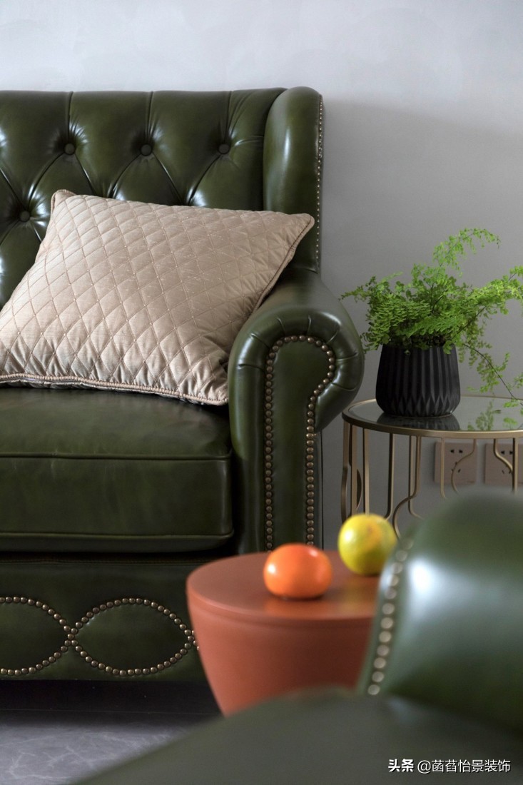 130平轻奢暖色风格,130平暗灰风格