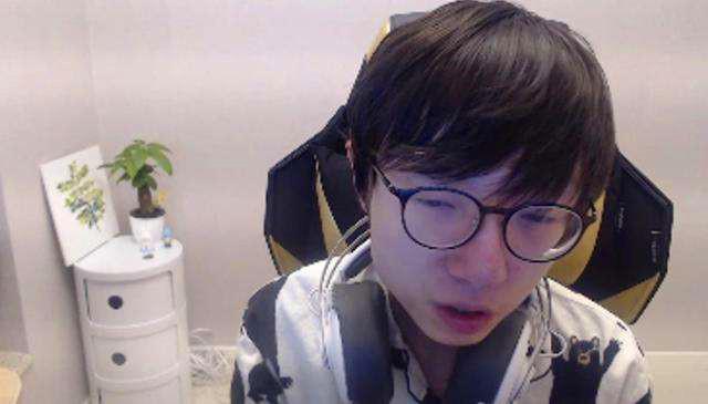 mlxg直播被rng粉丝喷,mlxg为什么要赔rng5000w