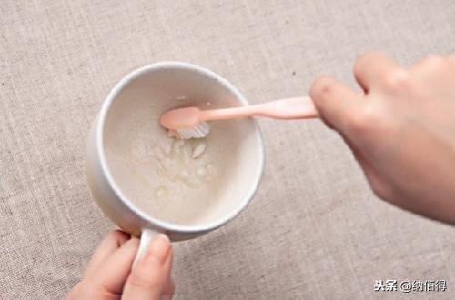 工作衣上的油污怎么洗掉,服装去污渍