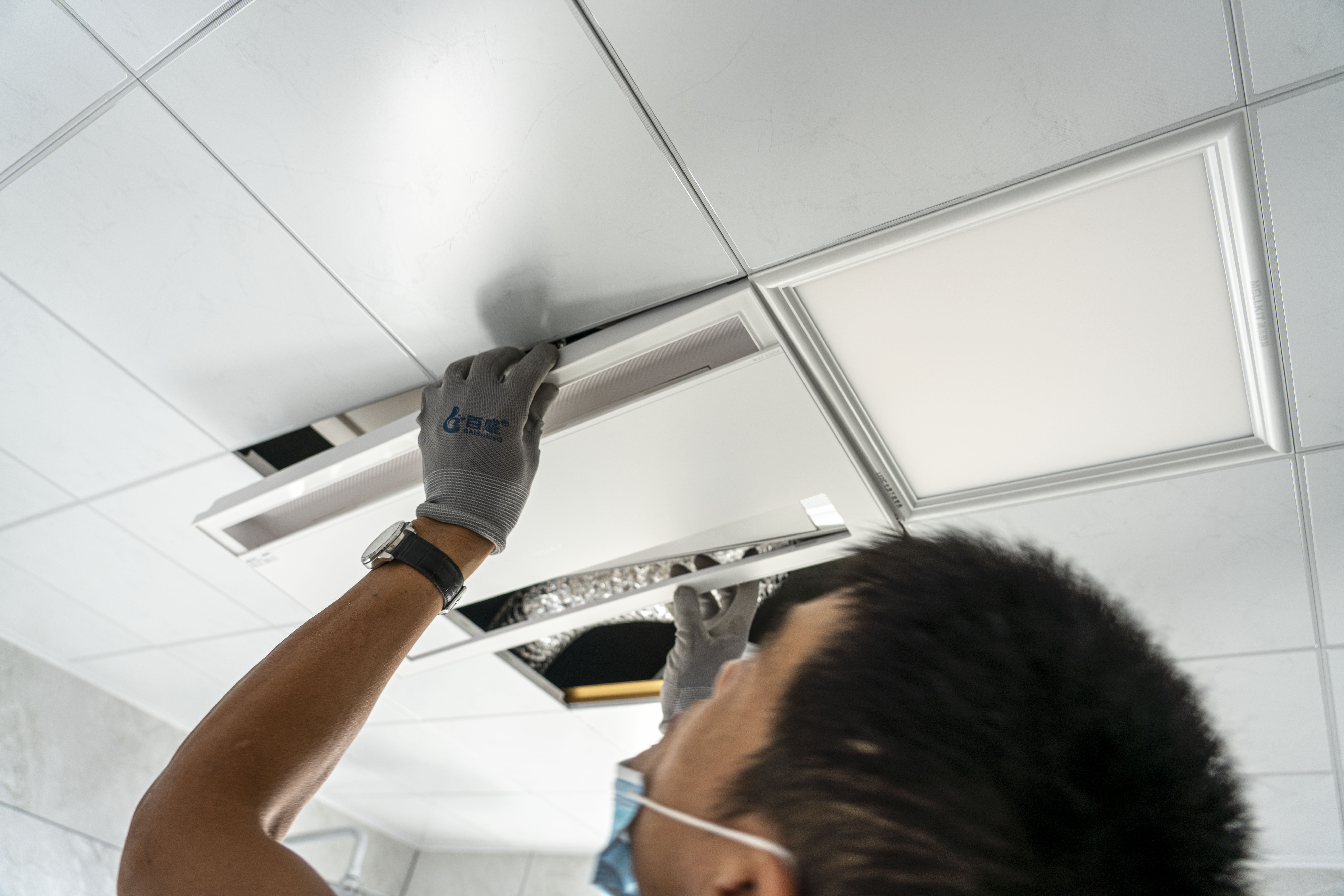 性价比风暖浴霸测评,美尔凯特和奥普风暖浴霸哪个好