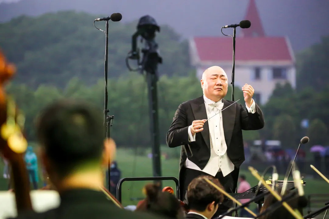 艺术赋能品质生活，提振城市消费信心。经典947辰山草地广播音乐节温暖收官