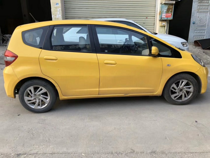 13年上牌1.3排量本田飞度，车况精品，代步神器