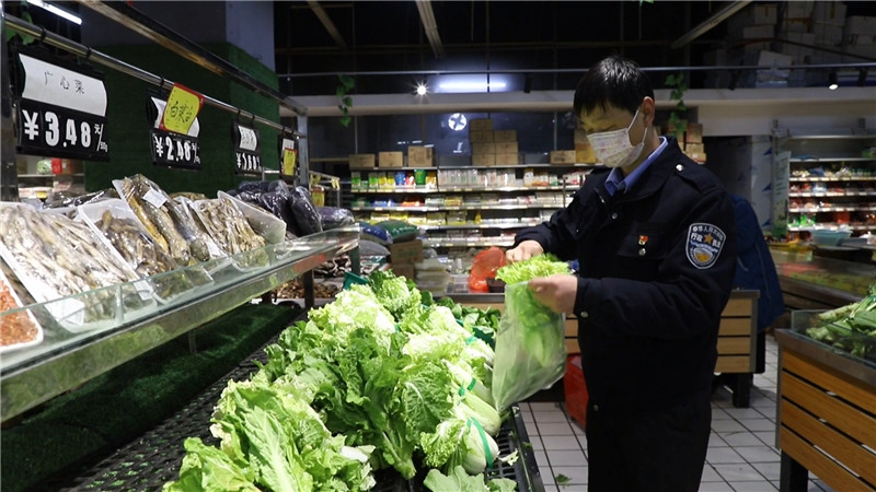 【紧紧依靠人民群众打赢疫情防控阻击战】怀化鹤城区：暖心！社区*党**员志愿者甘当隔离居民“跑腿代购员”