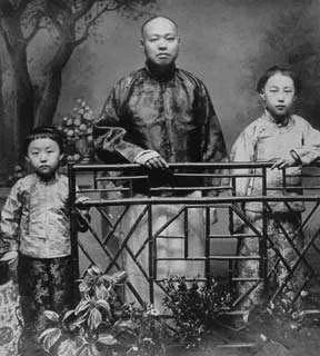 张爱玲的《小团圆》：一个也不放过