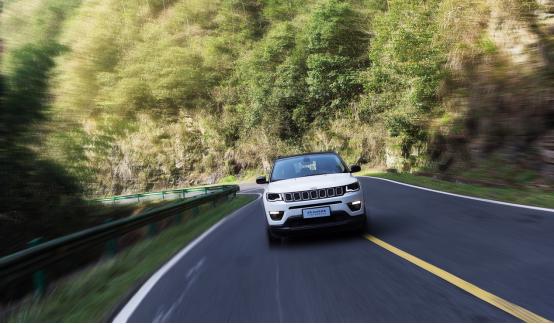 jeep指南者1.3t四驱爬山测试,进口jeep指南者2.4四驱测评