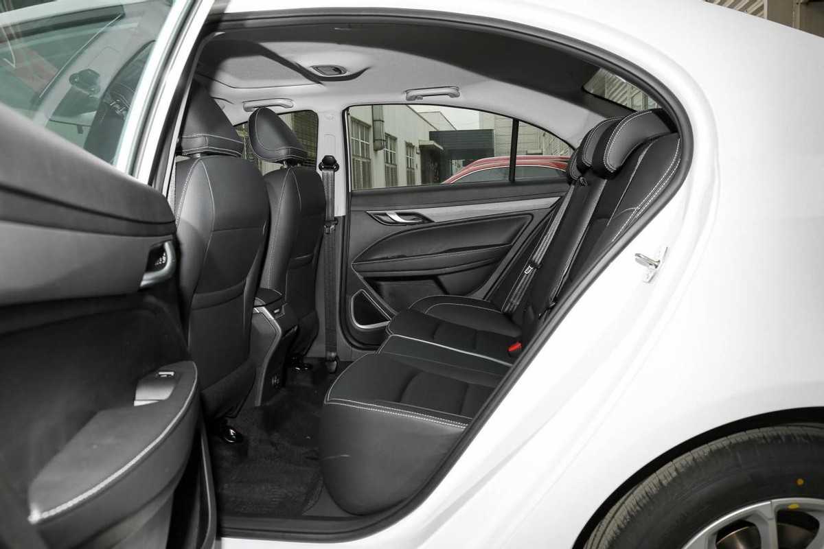 6-7万既省油而不输动力的车哪款好,6到10万买这5款车省油耐造