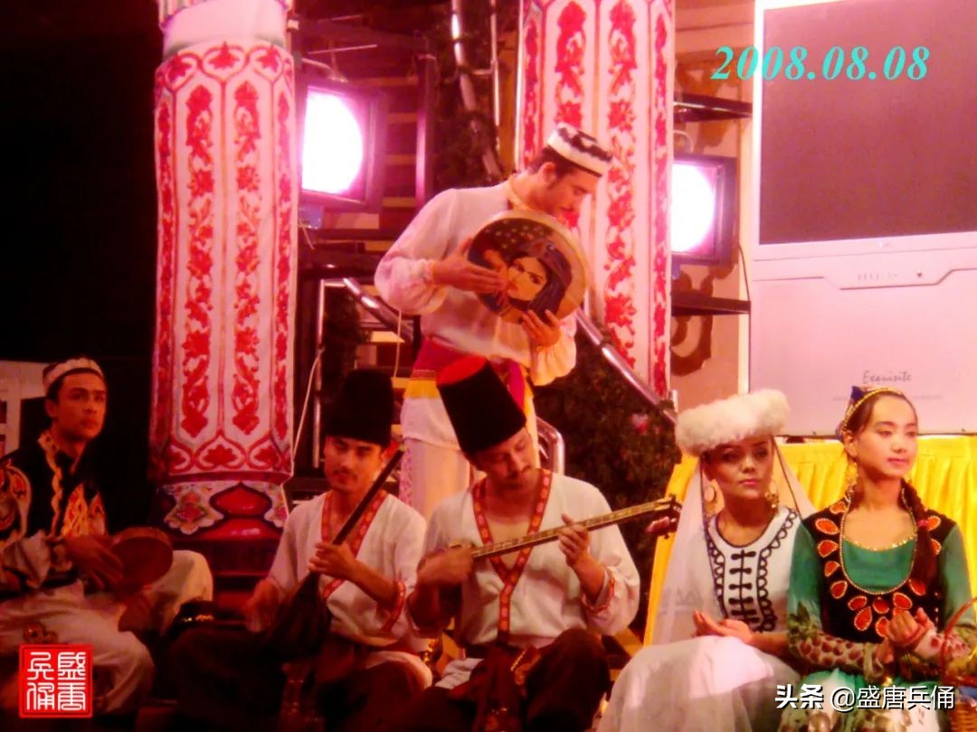 乌鲁木齐二道桥大巴扎民族风情,乌市二道桥国际大巴扎开街仪式