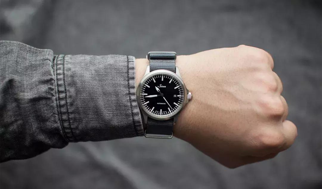 买表要不要买表盘里带日历的,买表要不要二手的