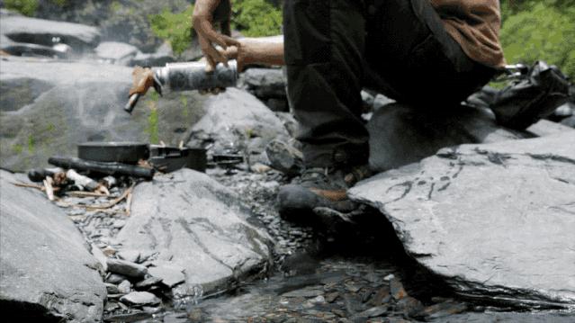 他把工作丢着，专找美景荒地吃饭：这是一天最好的时候