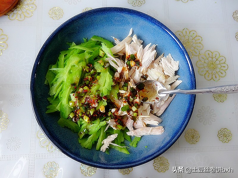 烫一烫，拌一拌，超级简单，苦瓜这么做连吃几次都吃不够