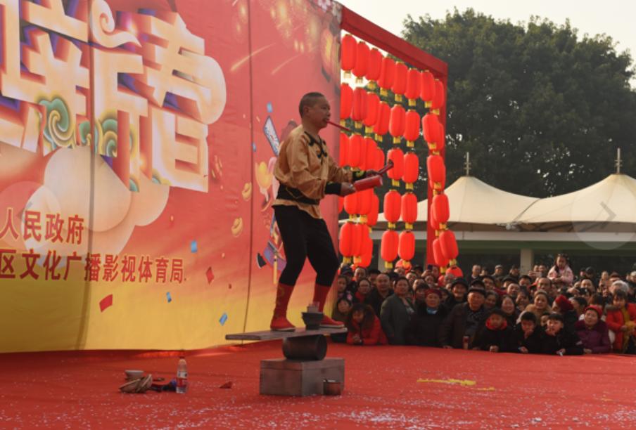 广元市老城小西街嘉陵广场,看看广场有多热闹