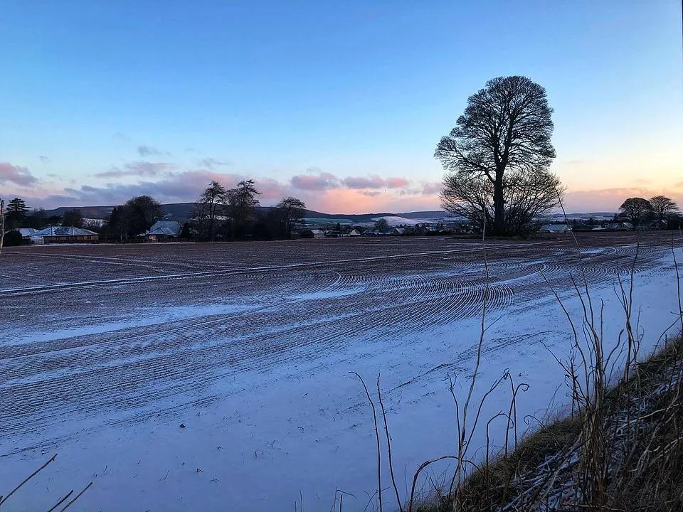 昨天比基尼!今天下雪!英国的天气能有多奇葩?