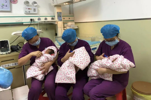 助产士接生三胞胎,三胞胎顺产真实经历