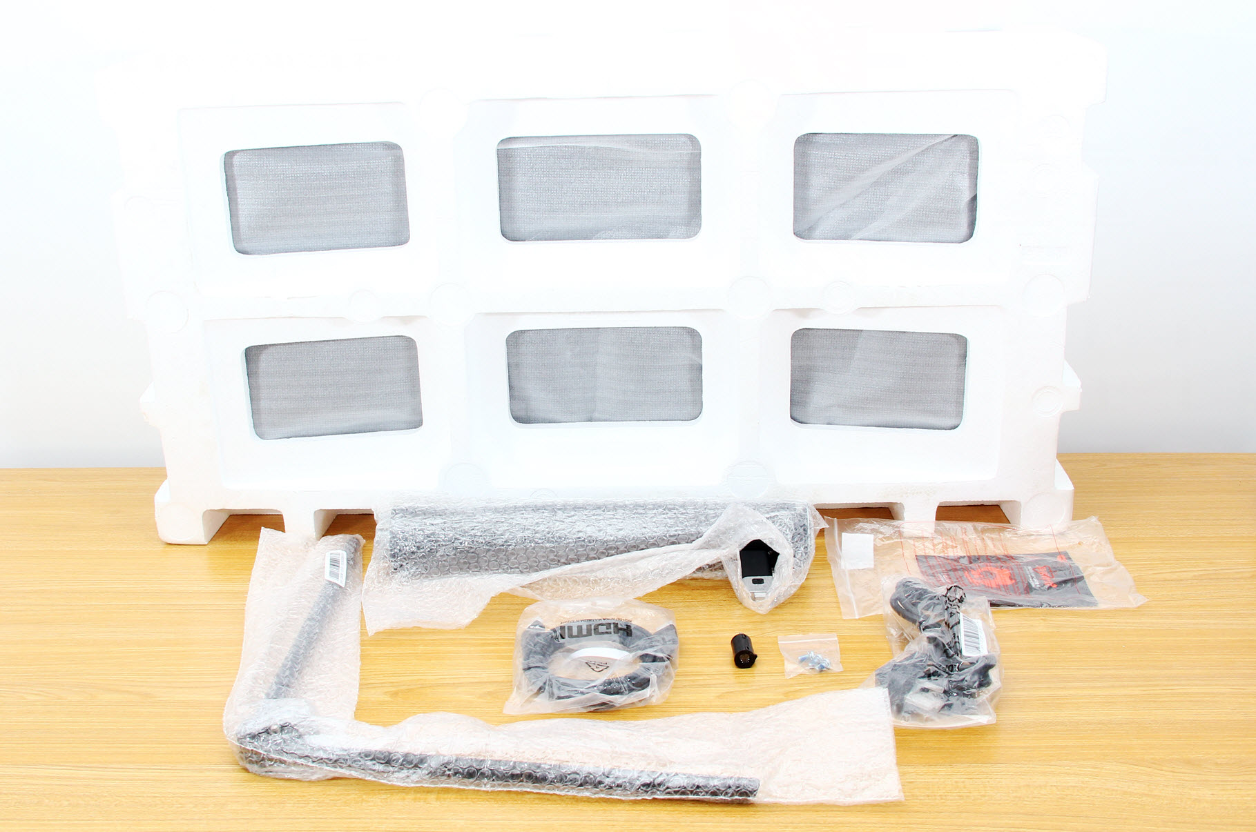 2k240hz27寸曲面带鱼屏显示器,接口丰富的34寸带鱼屏曲面显示器