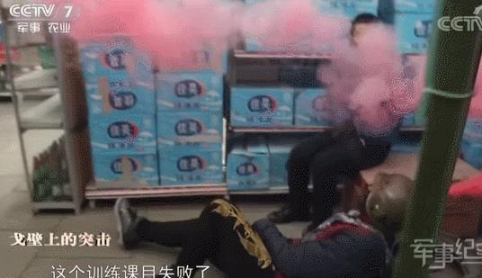 中国特警解救大巴车人质演练,中国特警仅用8秒解救客车人质