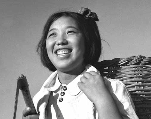 邢燕子的传奇人生:18岁到农村务农,后来成为中央委员