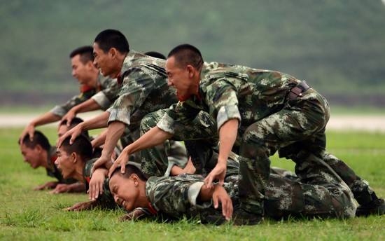 配乐诗朗诵《特别的图案》——读特战团疤痕荣誉墙