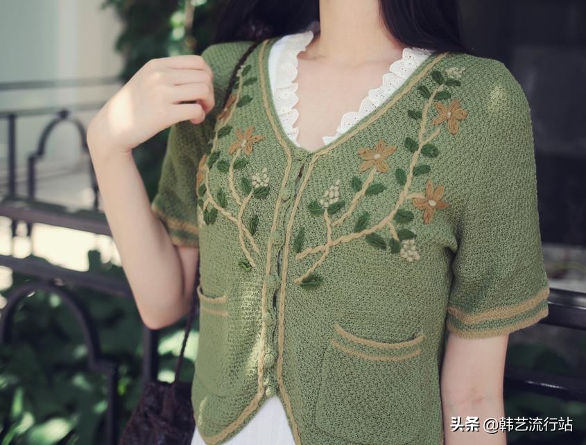 2022韩版秋季流行的衣服款式,给推荐几款韩版服装