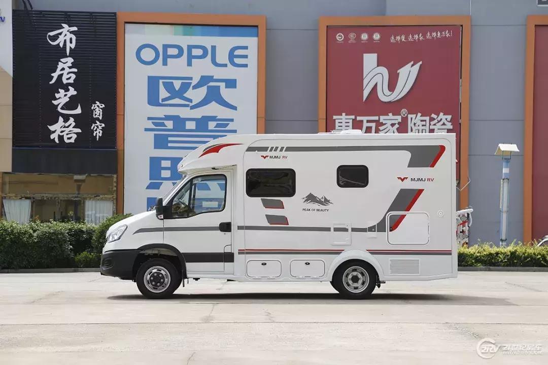 飞翔小额头自动挡房车,小额头依维柯房车c型房车