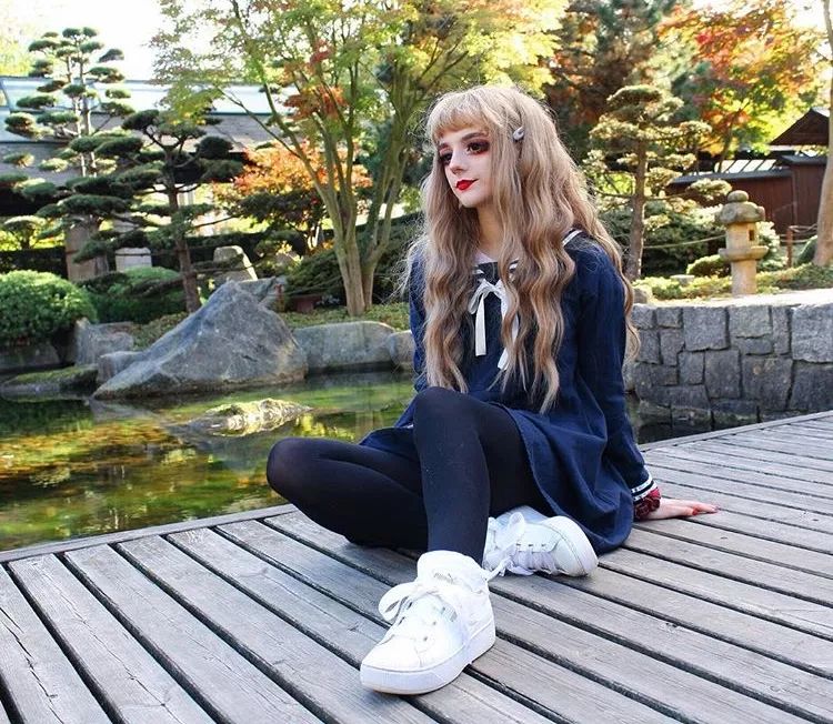 女孩酷似迪丽热巴!还是个日本JK制服爱好者