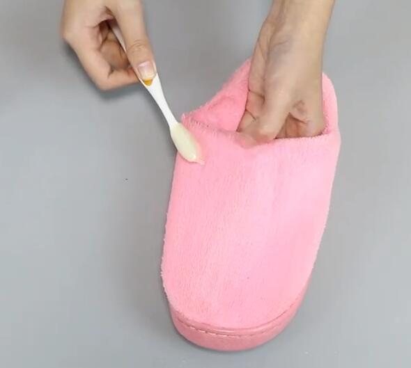 现在的拖鞋穿两天就脏了还洗不下,冬天拖鞋穿久了臭了怎么清洗