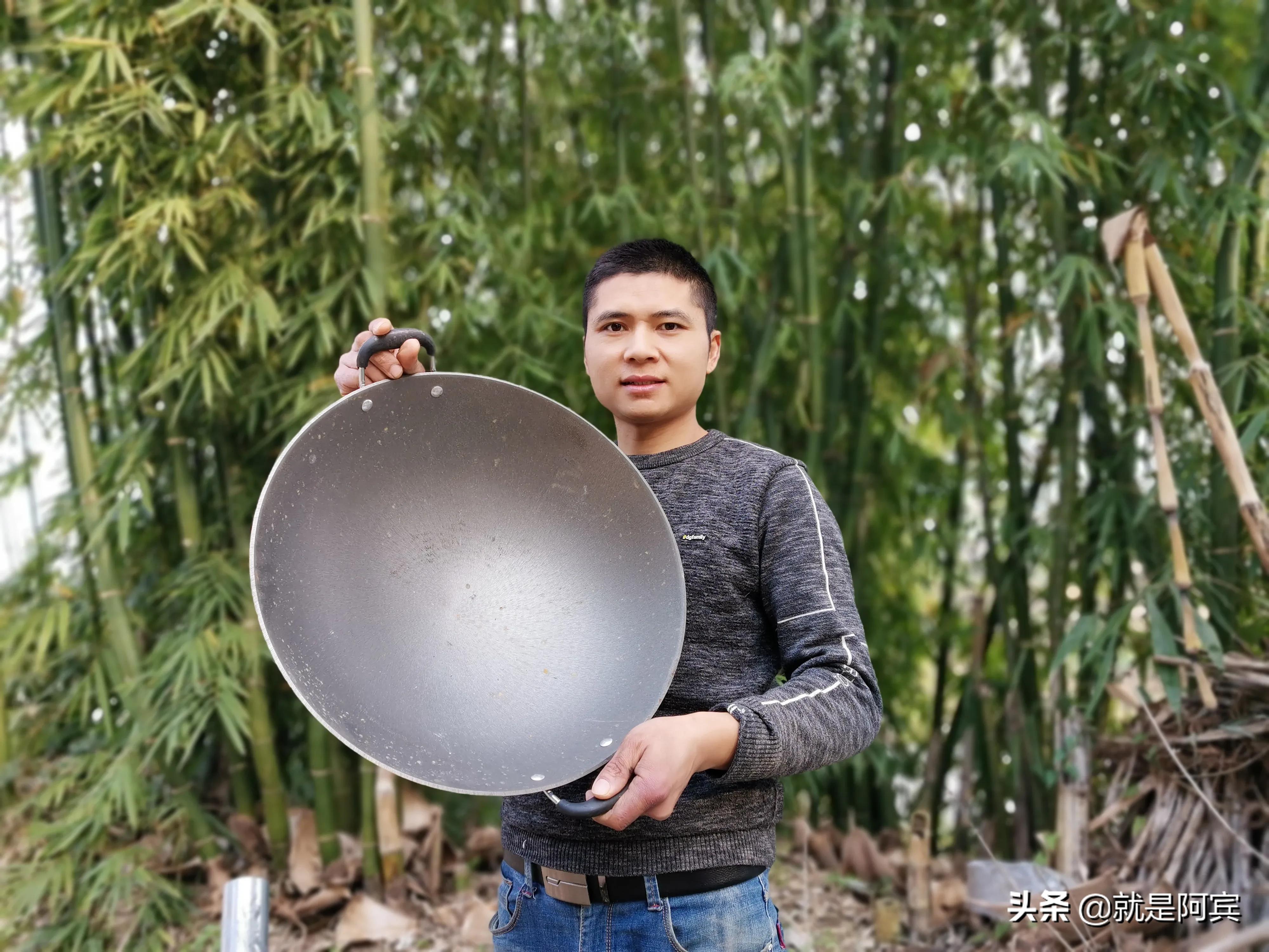 铁锅开锅时烧出的杂质怎么处理,新买的铁锅要用油擦几遍