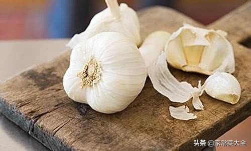 腌糖醋蒜一斤大蒜要放多少醋呢,腌糖蒜用多少盐和醋