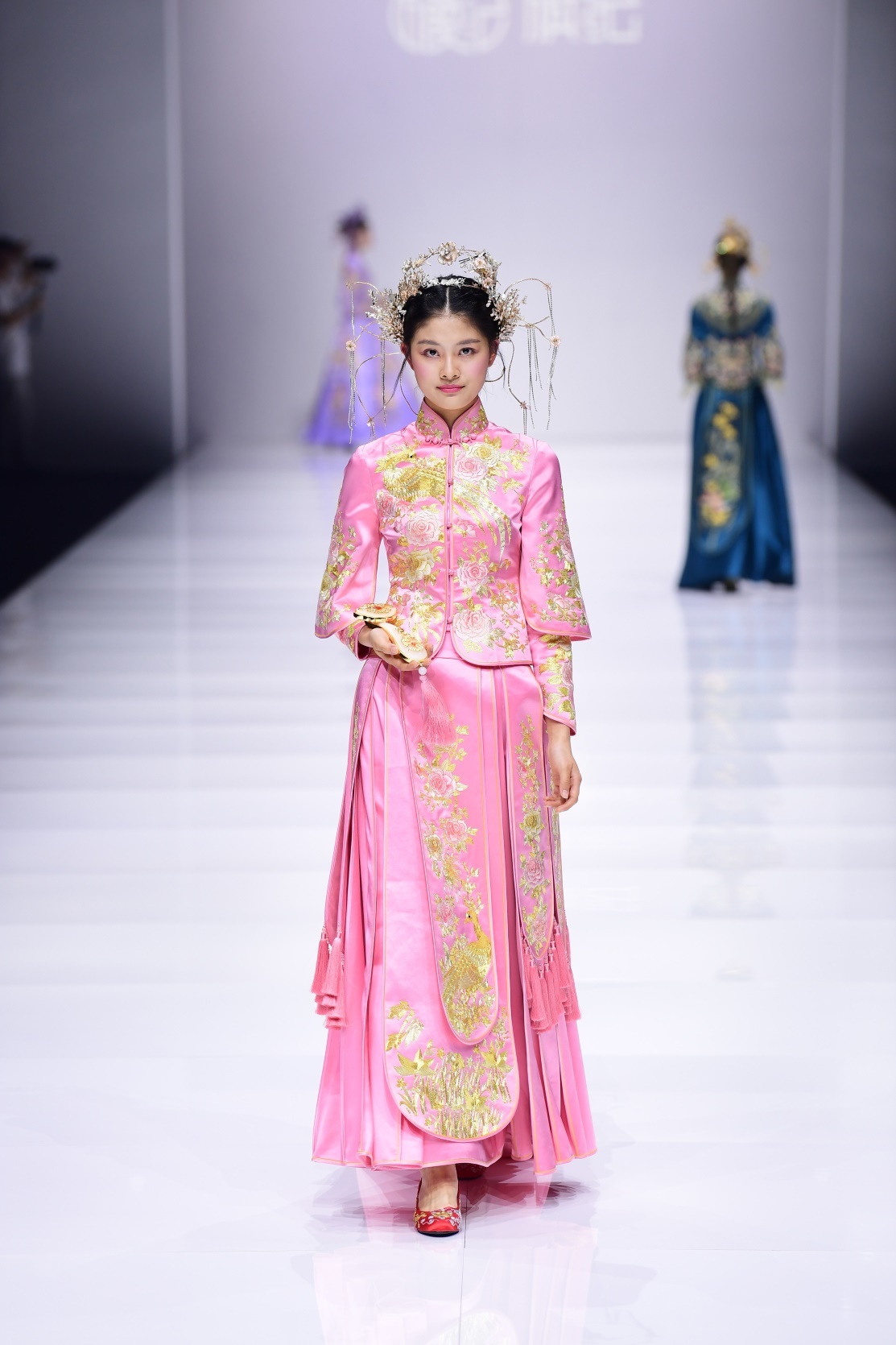 中式“新时尚”旗纪高定之美，上海时装周完美演绎