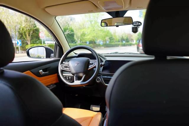 新特DEV1试驾体验：续航300落地7万，不靠补贴也能打？