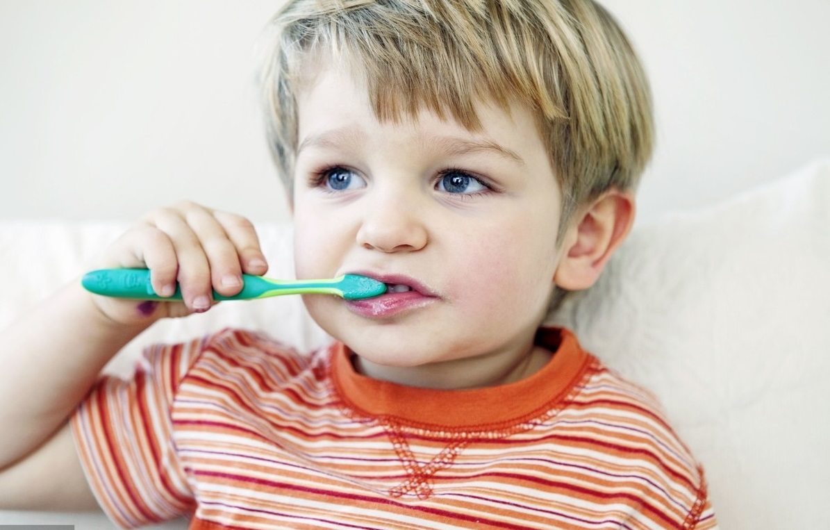 宝宝爱吃糖怎么预防虫牙,小孩有虫牙不疼需要补吗