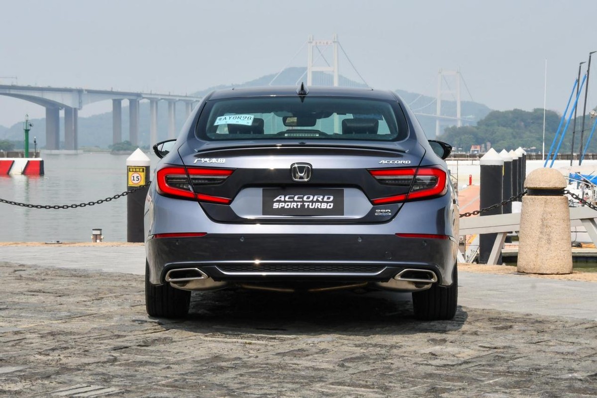 全新雅阁带感登场16.98万起搭载,9.5代15万公里的雅阁还值得购买吗