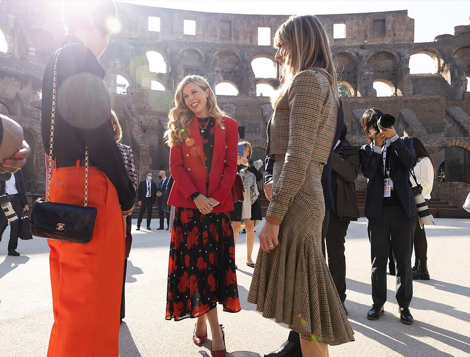 英国第一夫人成G20时尚黑马!穿500块的Zara上衣,印花裙是租来的