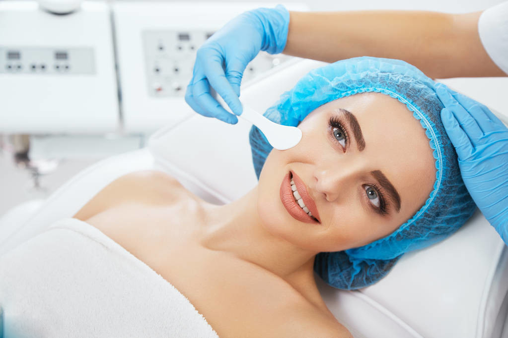 老人面部眼睛浮肿怎么消除,眼睛浮肿是什么原因怎么消除