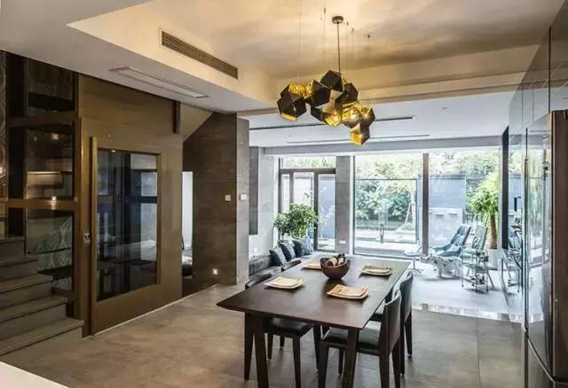 上海买房没钱装修小伙,上海24岁小伙房子装修